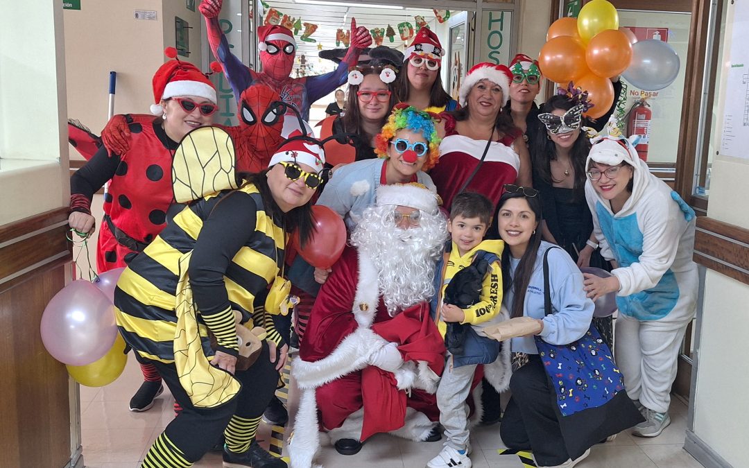 “ARCOÍRIS DEL MAR” VISITÓ A LOS PACIENTES DEL HOSPITAL NAVAL EN COMPAÑÍA DEL “VIEJITO PASCUERO”